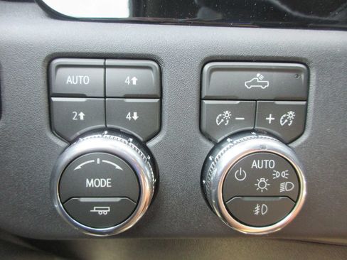 New 2026 GMC Sierra 3500 SLE w/ SLE Value Package AWD/4WD image 17