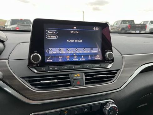 Used 2024 Nissan Altima 2.5 SV image 40