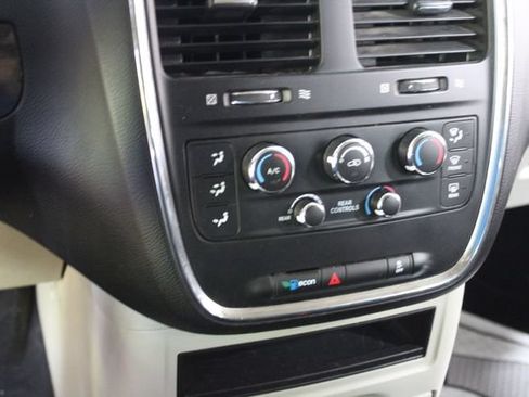 Used 2019 Dodge Grand Caravan SE w/ Rear Park Assist Package FWD image 20