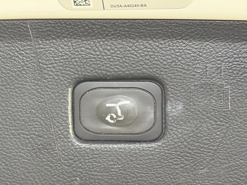 Used 2020 Ford Edge Titanium w/ Equipment Group 301A image 15