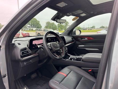 Used 2024 Chevrolet Traverse RS w/ LPO, Floor Liner Package AWD/4WD image 9