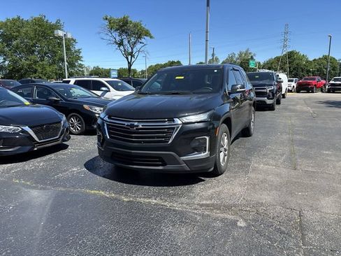 Used 2023 Chevrolet Traverse LT w/ Rear Camera Mirror Package AWD/4WD image 4