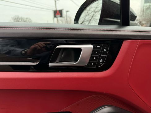 Used 2022 Porsche Cayenne Coupe image 49