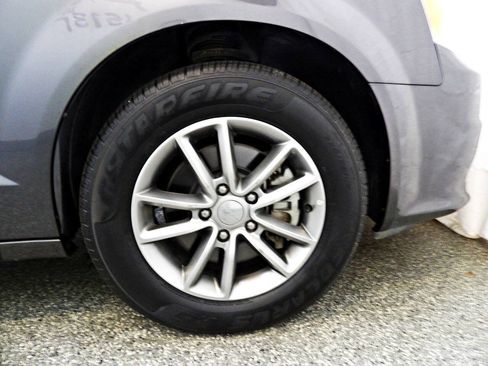 Used 2016 Dodge Grand Caravan SE FWD image 21