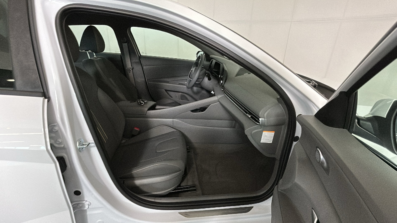 Used 2025 Hyundai Elantra Hybrid FWD image 37