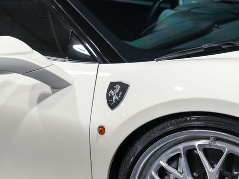 Used 2016 Ferrari 488 GTB RWD image 8