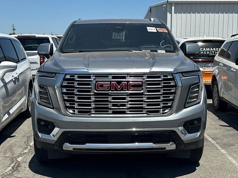 Used 2025 GMC Yukon XL Denali AWD/4WD image 3