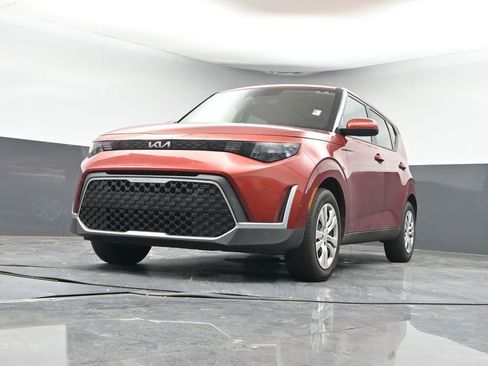 Used 2025 Kia Soul LX image 9