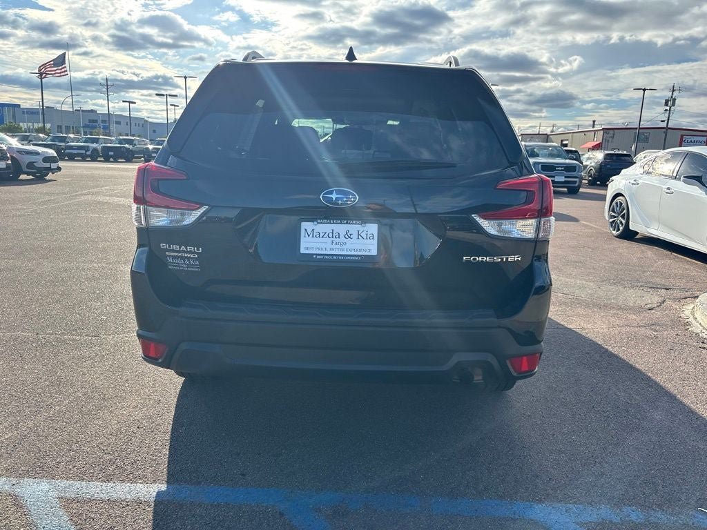 Used 2022 Subaru Forester Premium AWD/4WD image 6