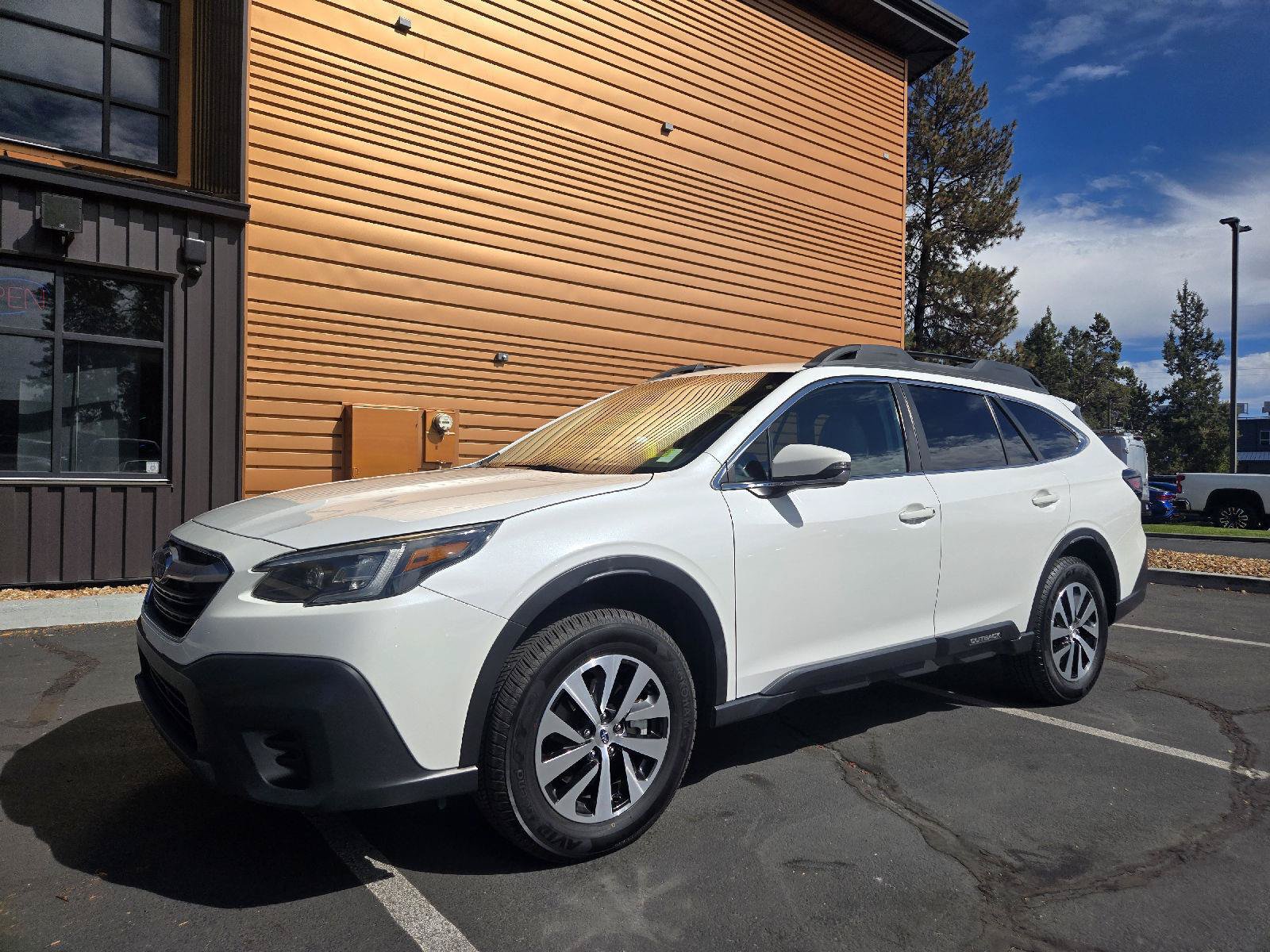 Used 2022 Subaru Outback Premium AWD/4WD image 1