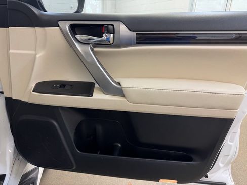Used 2023 Lexus GX 460 Premium AWD/4WD image 32