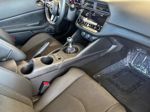Used 2024 Nissan Z Performance w/ Heritage Edition RWD image 12