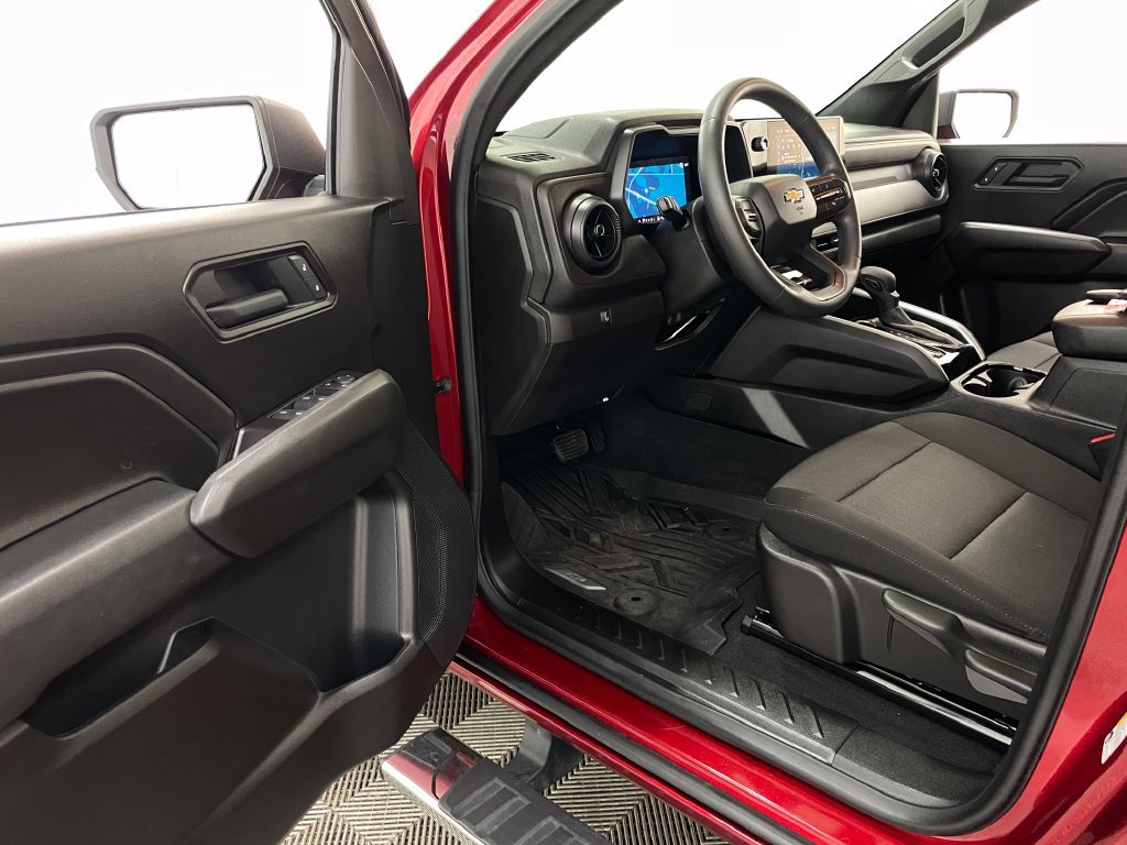Certified 2025 Chevrolet Colorado W/T AWD/4WD image 24