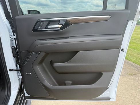 New 2026 Chevrolet Suburban High Country w/ Sun And Tow Package AWD/4WD image 17