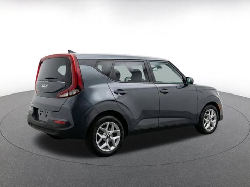 Used 2025 Kia Soul LX w/ LX Technology Package FWD image 9