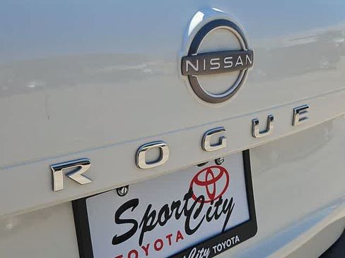 Used 2023 Nissan Rogue S FWD image 11