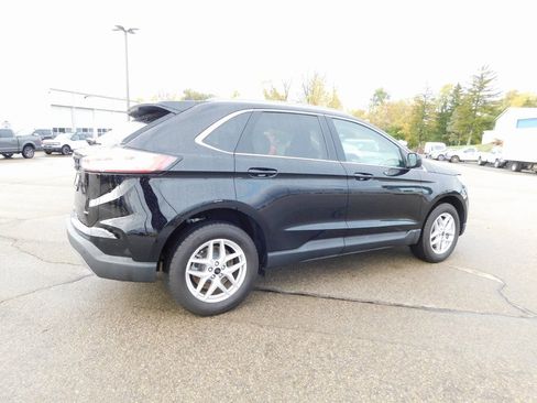 Used 2024 Ford Edge SEL w/ Convenience Package image 3