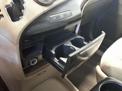 Used 2011 Toyota Sienna LE FWD image 17