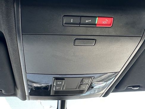 Used 2022 Volkswagen Atlas Cross Sport SE image 18