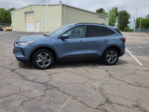 Certified 2025 Ford Escape ST-Line Select AWD/4WD image 5