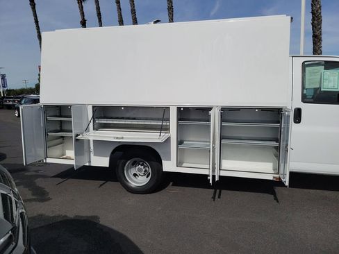 Used 2017 Chevrolet Express 3500 image 12