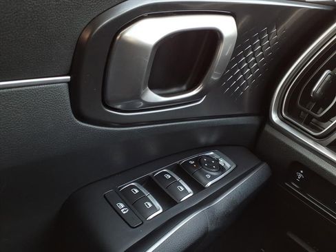 Used 2024 Kia Sorento S image 17