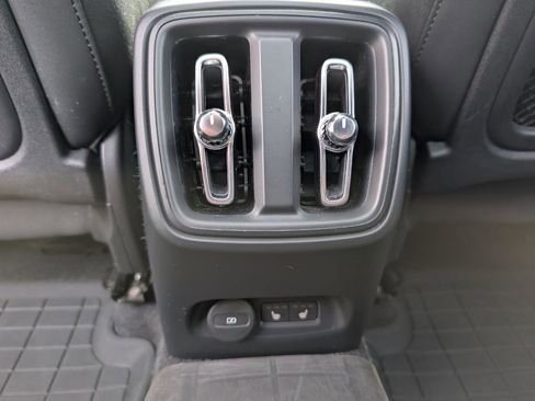 Used 2023 Volvo XC40 Recharge Ultimate w/ Protection Package Premier image 12