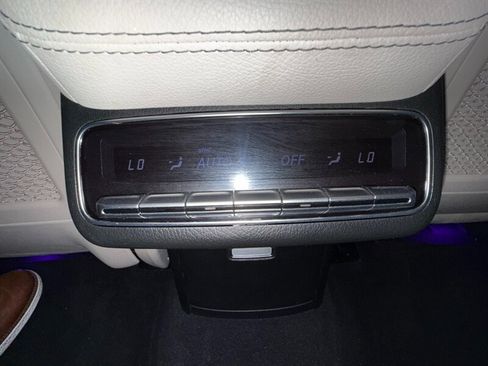 Used 2021 Mercedes-Benz GLS 580 4MATIC image 34