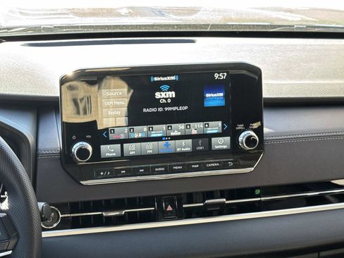 Used 2024 Mitsubishi Outlander 4WD Plug-In Hybrid image 9