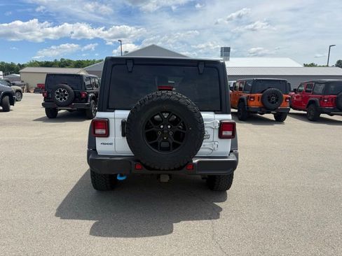 Used 2024 Jeep Wrangler Unlimited AWD/4WD image 7