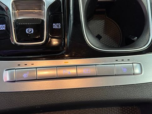 Used 2024 Kia Carnival EX FWD image 39