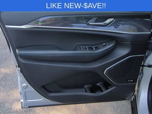 Used 2025 Jeep Grand Cherokee Trailhawk w/ Advanced Protech Group II AWD/4WD image 12