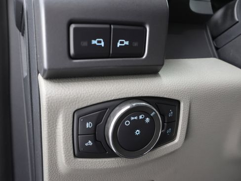 Used 2022 Ford F250 XLT w/ XLT Premium Package AWD/4WD image 41