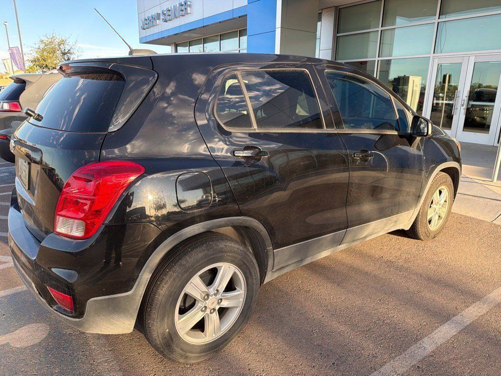 Used 2020 Chevrolet Trax LS w/ Tint and Cruise Package FWD image 4
