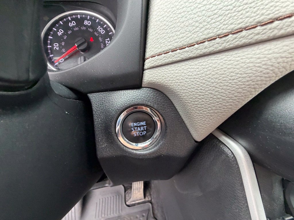 Used 2022 Toyota RAV4 XLE AWD/4WD image 25