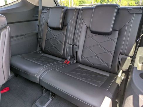 Certified 2024 Volkswagen Atlas SE w/ Black Wheel Package FWD image 14