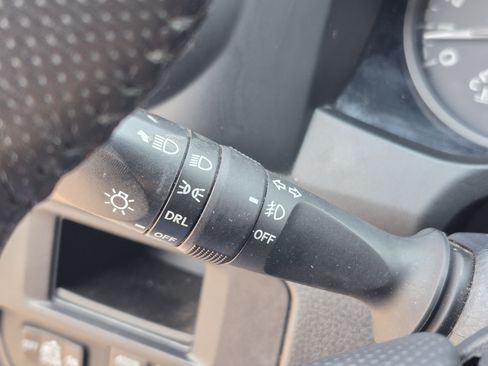 Used 2018 Toyota Tacoma TRD Off-Road w/ Technology Package AWD/4WD image 33