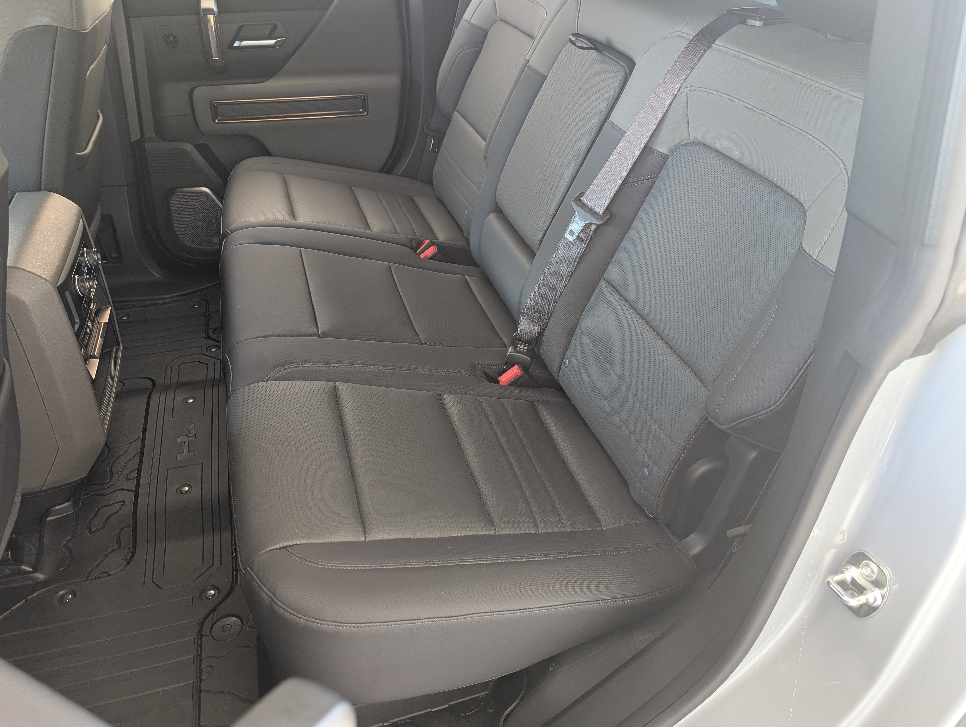 Used 2025 GMC Hummer EV 2X AWD/4WD image 17