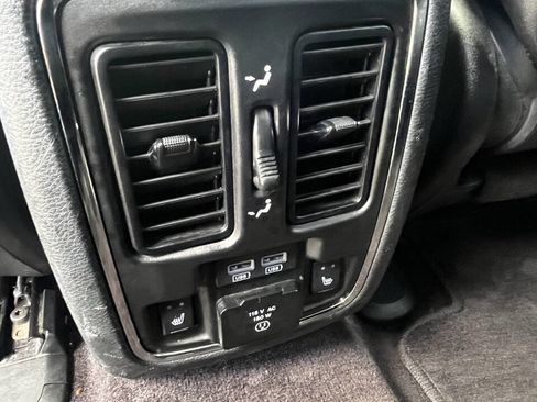 Used 2017 Jeep Grand Cherokee Limited image 19