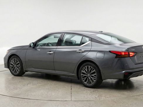 Used 2025 Nissan Altima 2.5 SV FWD image 6