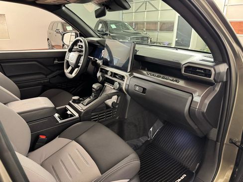 Used 2024 Toyota Tacoma TRD Off-Road image 37