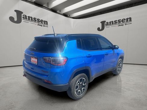 Used 2025 Jeep Compass Trailhawk AWD/4WD image 4