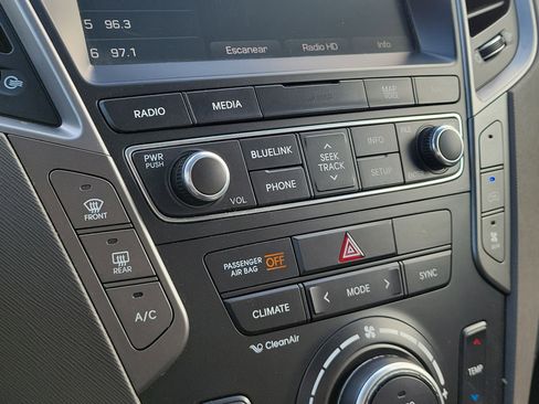 Used 2017 Hyundai Santa Fe Limited image 30