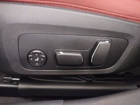 New 2026 BMW 330i Sedan w/ M Sport Package image 13