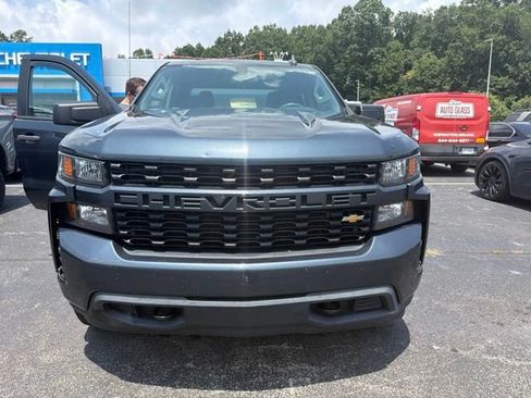 Used 2019 Chevrolet Silverado 1500 Custom w/ Custom Value Package AWD/4WD image 2