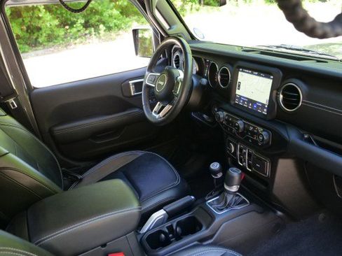 Used 2022 Jeep Gladiator Overland w/ Popular Equipment Package AWD/4WD image 36