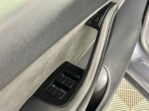 Used 2020 Tesla Model Y Long Range AWD/4WD image 32