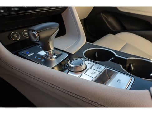 Used 2025 Genesis G70 2.5T image 24