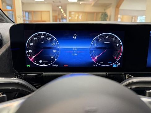 Used 2025 Mercedes-Benz GLA 250 image 12