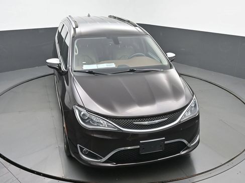 Used 2018 Chrysler Pacifica Limited image 45